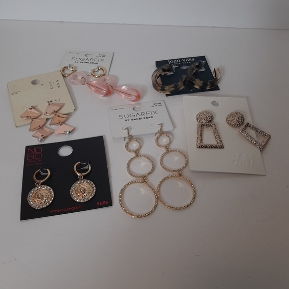 Gold tone earring wardrobe 6 pairs pierced - Picture 1 of 16